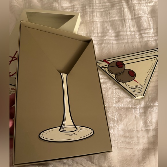 BRAND NEW- NEVER OPENED Kylie Cosmetics Kris Collection Pressed Powder Palette - Picture 3 of 13